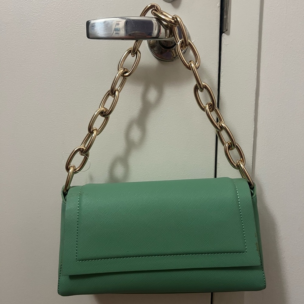 Chain shoulder bag
